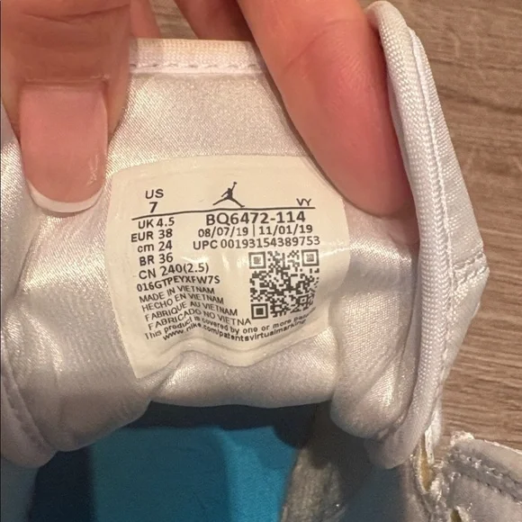 Nike Air Jordan 1 Mid UNC - Picture 8 of 9